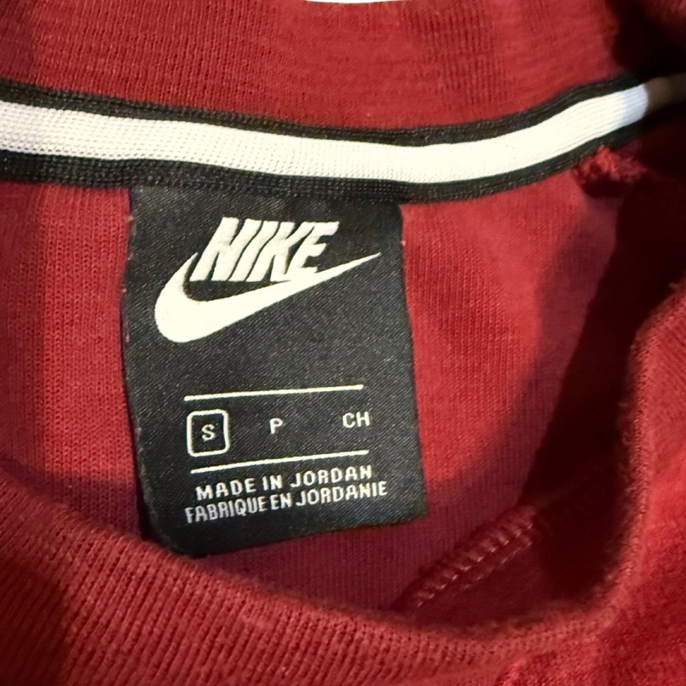 Nike Men’s Red Crewneck Sweatshirt | Size Small |‎ Front Pocket - Picture 2 of 9